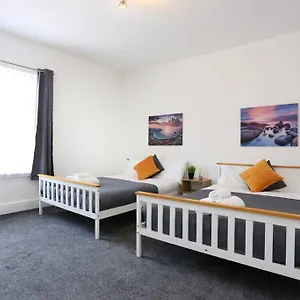 Modern - Location With Parking Blackpool